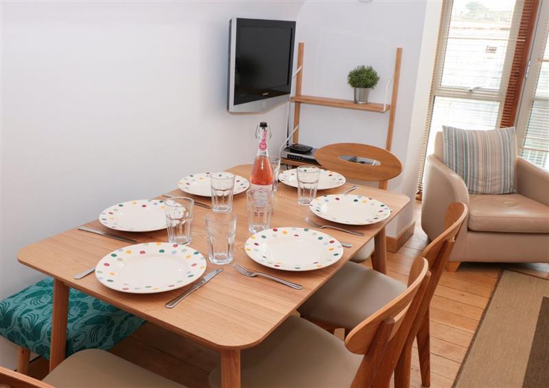 This is the dining room at 5 Harbour Yard, Salcombe