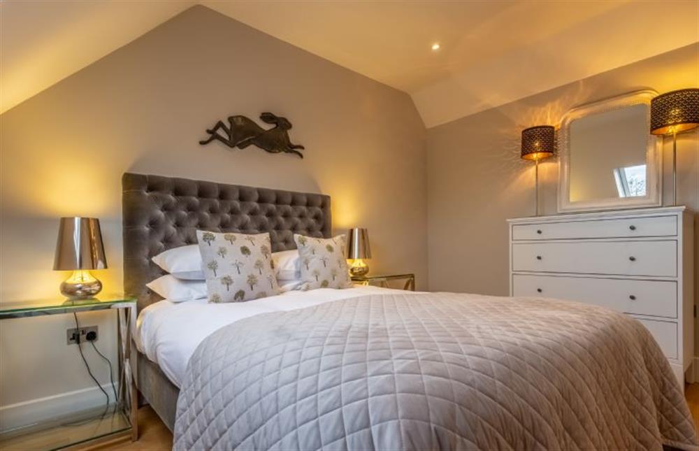 Bedroom two with 5’ king-size bed  at 5 Manor Farm Barns, Brancaster