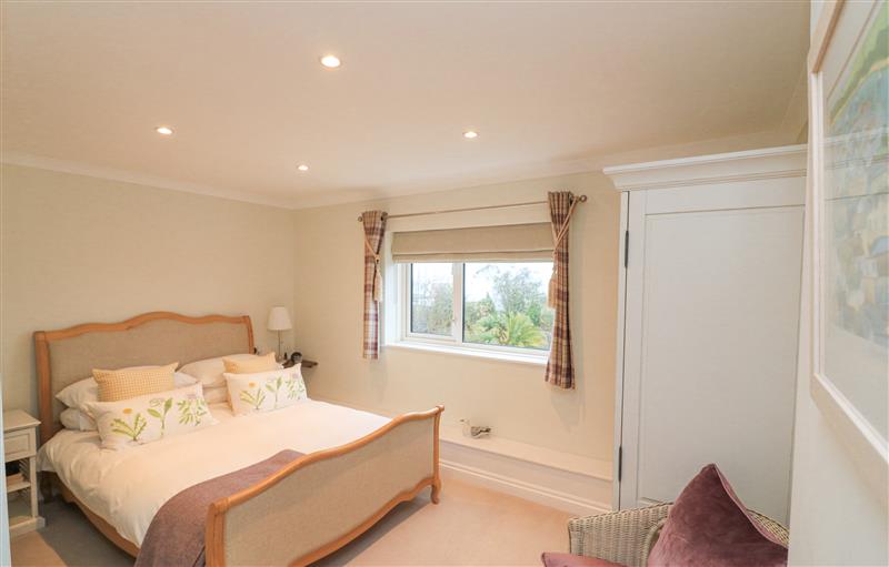 A bedroom in 5 Melbury (photo 2) at 5 Melbury, Salcombe