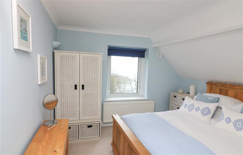 One of the 3 bedrooms (photo 2) at 5 Melbury, Salcombe