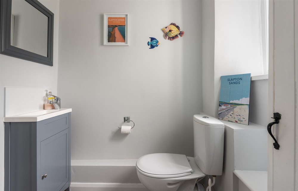 The bathroom (photo 2) at 5 Orchard Terrace in Slapton
