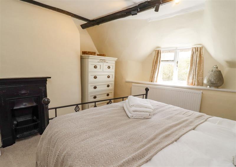 This is a bedroom (photo 2) at 5 Packhorse, Purton