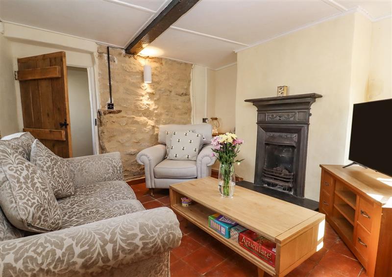 This is the living room (photo 3) at 5 Packhorse, Purton