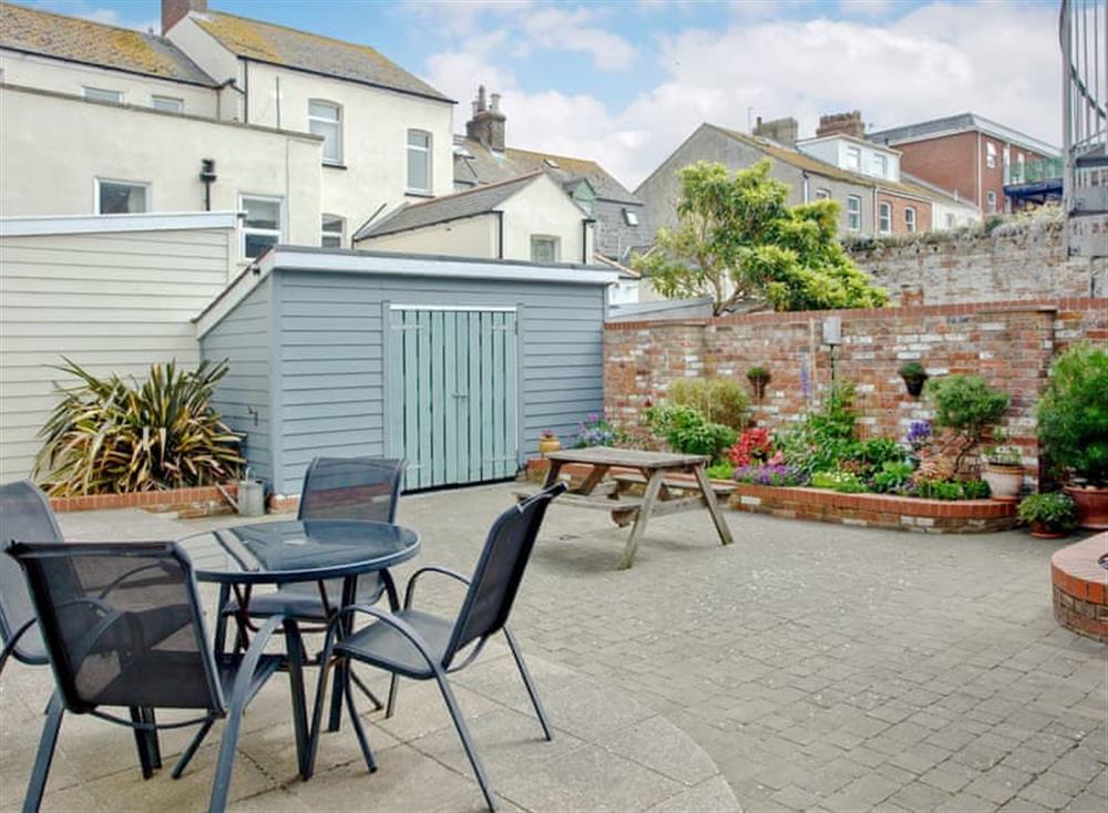 Communal sitting out area at 5 Park Mews in Weymouth, Dorset