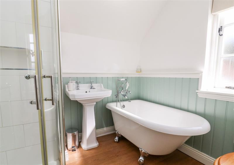 The bathroom at 5 Pond View Cottages, Brantingham near South Cave