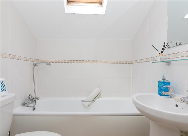 This is the bathroom at 5 St Brigids, St Ives