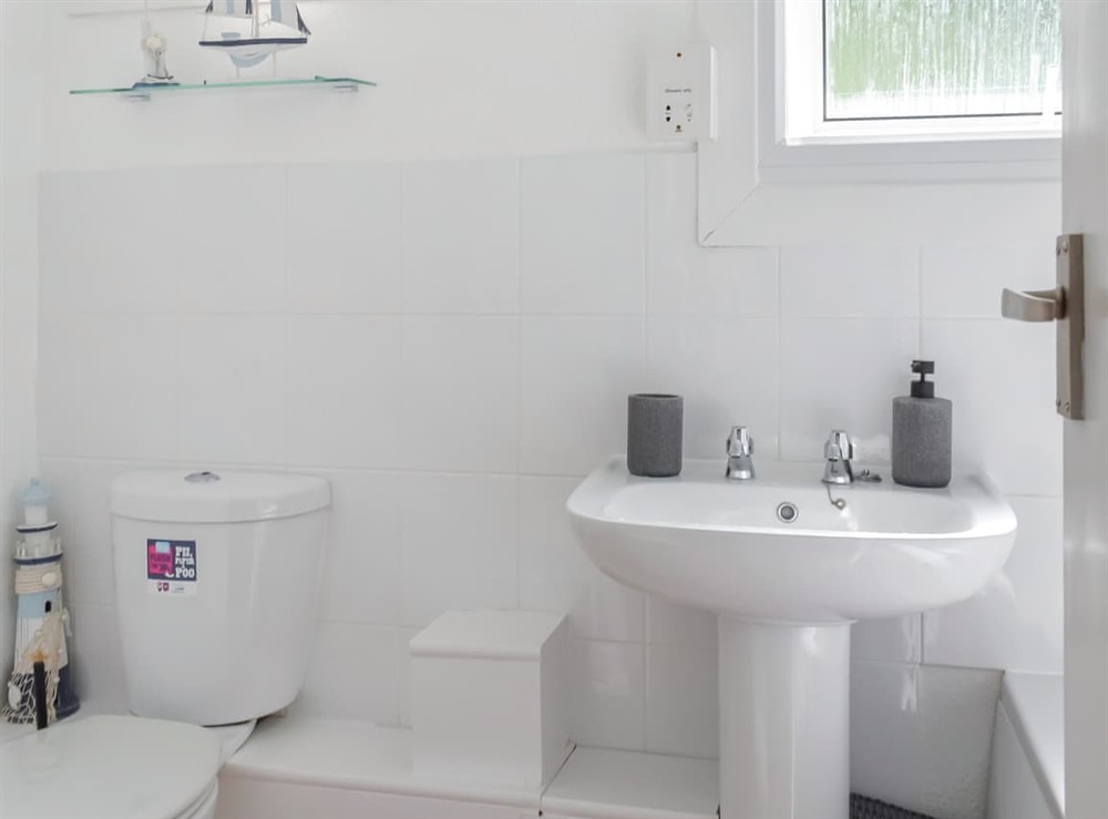 Bathroom at 5 The Glade in Bude, Cornwall
