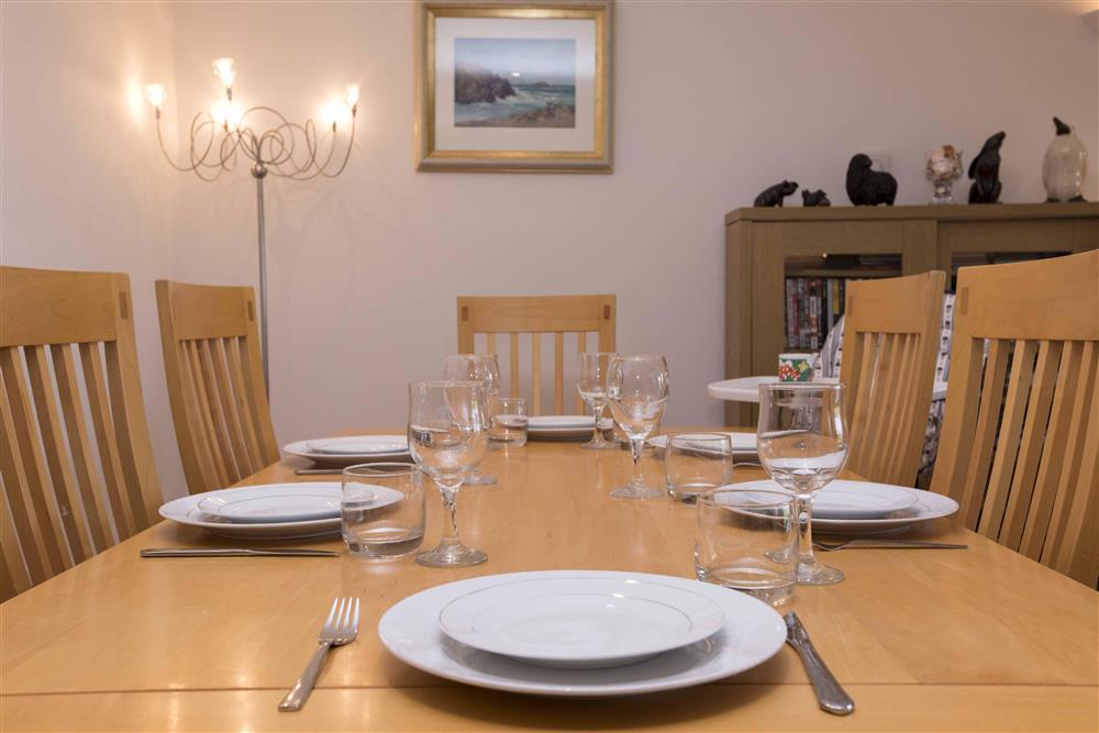 Dining table with seating for six at 5 Thurlestone Beach Apartments in Thurlestone, Nr Kingsbridge