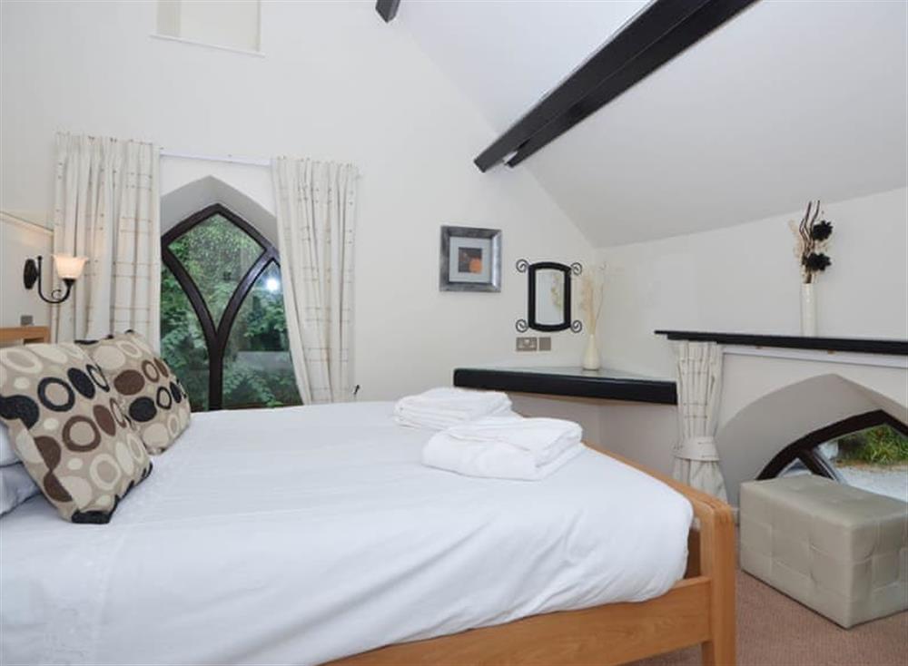 Double bedroom at 5 Torwood Gables in South Devon, Torquay