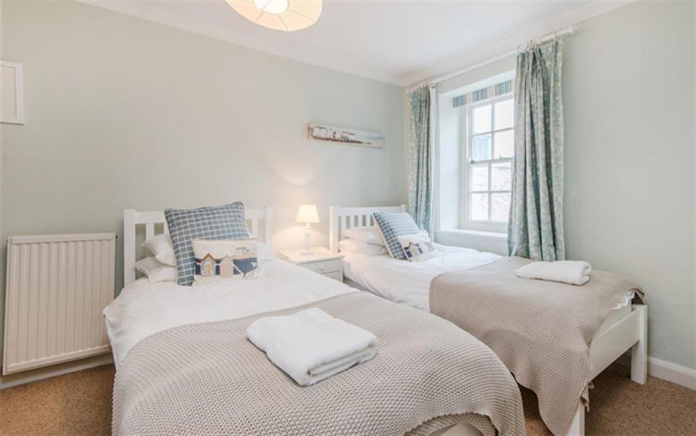 The twin bedroom at 5 Victoria Place in Salcombe