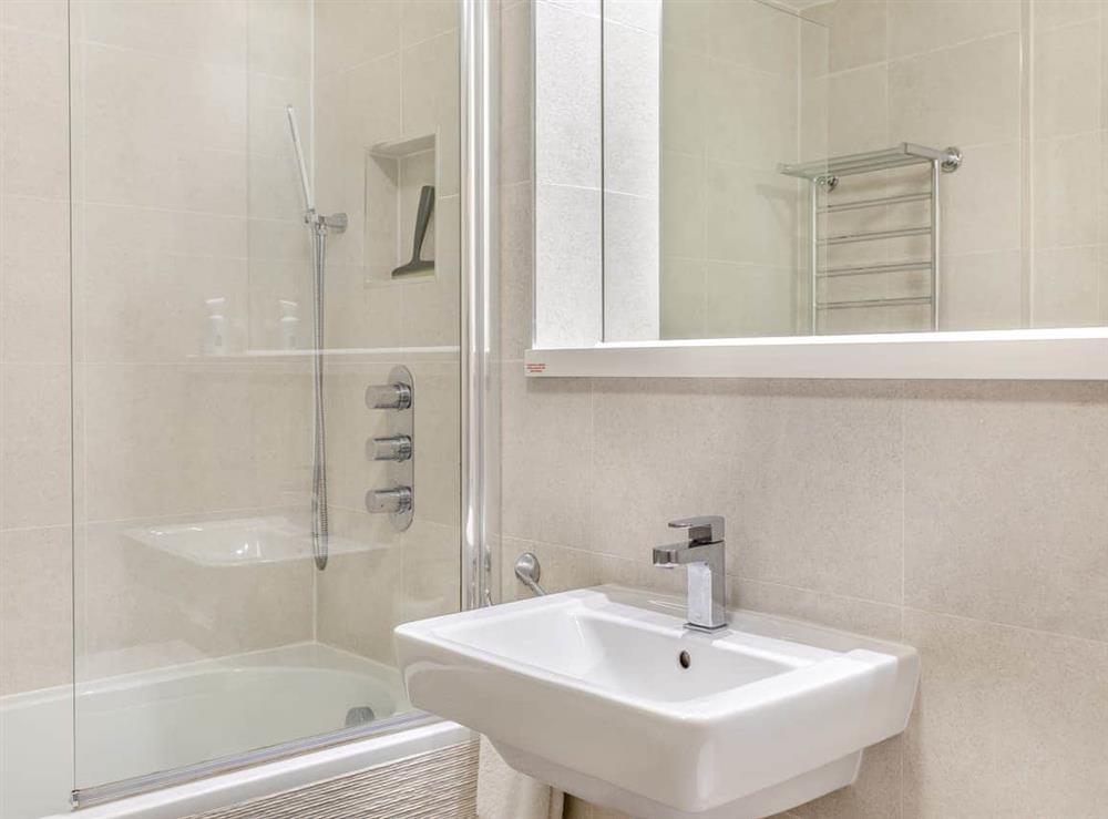 Bathroom (photo 2) at 5 Vista Apartments in Goodrington, near Paignton, Devon