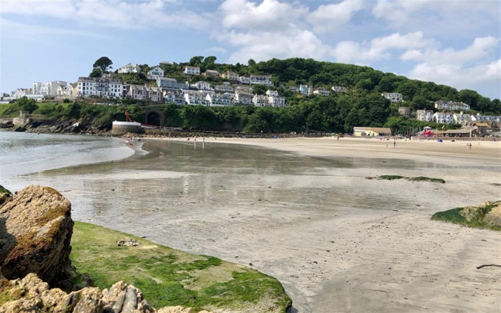 Looking across the beach to the apartment. at 5 Westcliff Apartment in Looe