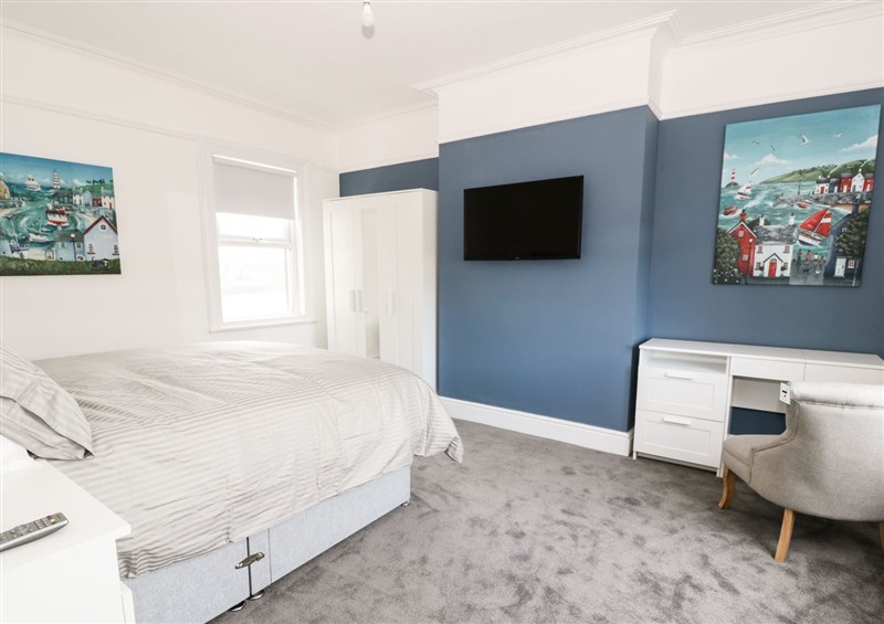 One of the 6 bedrooms (photo 2) at 51 Trinity Avenue, Llandudno