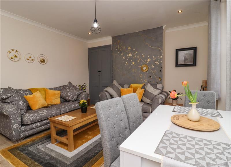 Enjoy the living room (photo 2) at 51A Swadford Street, Skipton