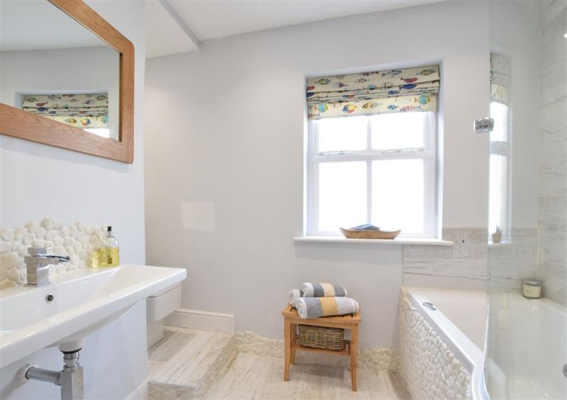 The bathroom at 53 Tern Cottage, Aldeburgh, Aldeburgh
