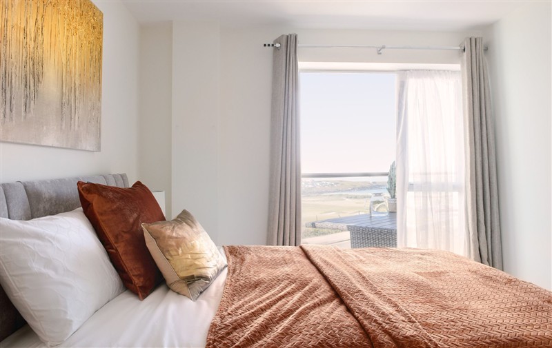 A bedroom in 6 Azure at 6 Azure, Cornwall