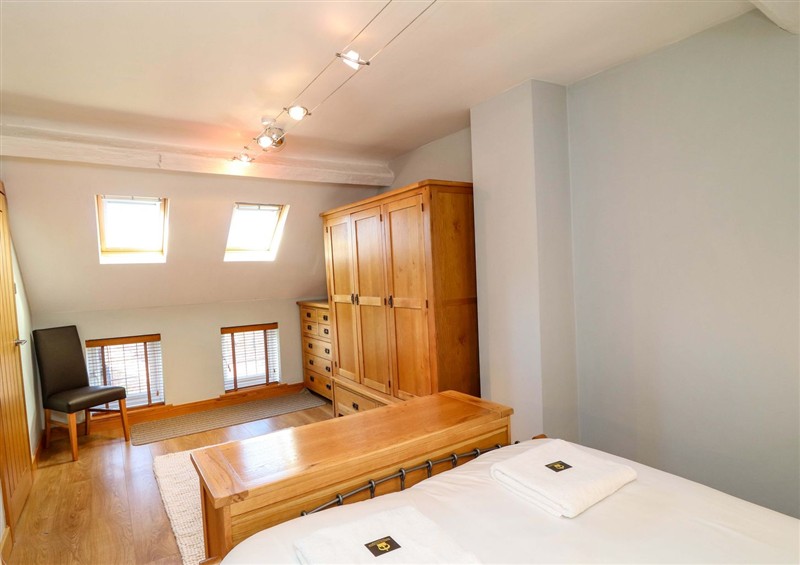 A bedroom in 6 Brook Court (photo 2) at 6 Brook Court, Thulston near Derby
