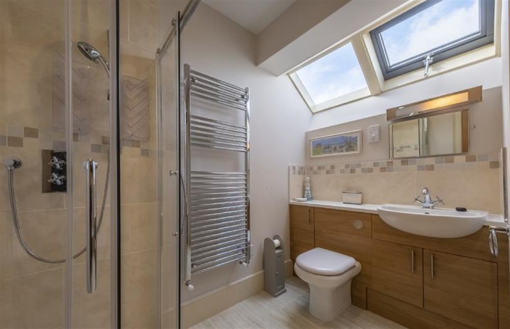 Family bathroom with separate shower and bath (photo 3) at 6 Courtyard Barn, Docking