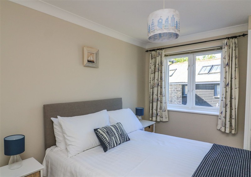 One of the 2 bedrooms at 6 Dartmouth House, Dartmouth