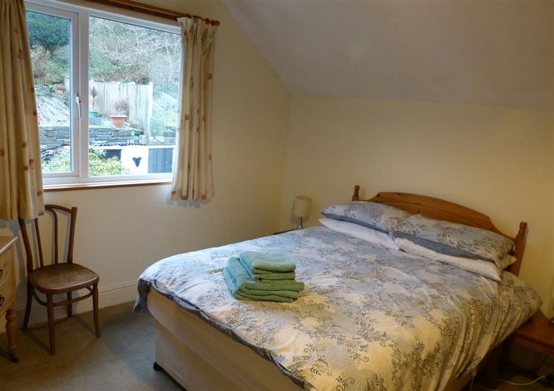 A bedroom in 6 Glyn Terrace at 6 Glyn Terrace, Borth-Y-Gest near Porthmadog