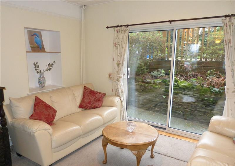 Enjoy the living room (photo 2) at 6 Glyn Terrace, Borth-Y-Gest near Porthmadog