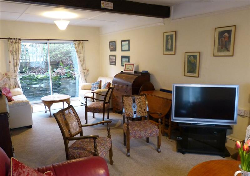 The living area at 6 Glyn Terrace, Borth-Y-Gest near Porthmadog