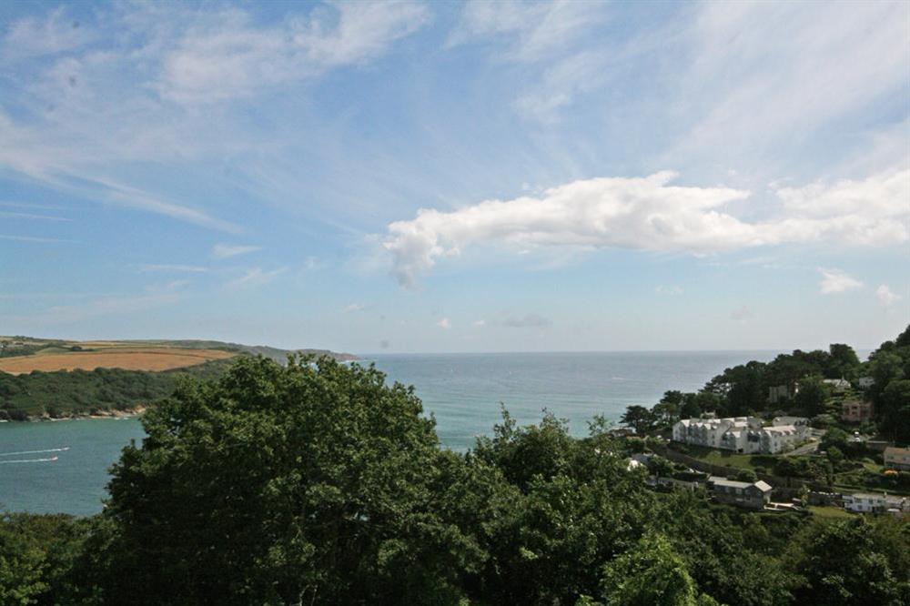 Stunning panoramic views out to sea (photo 2) at 6 Grafton Towers in South Sands, Salcombe