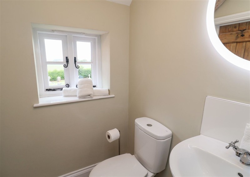 The bathroom (photo 2) at 6 Gravel Hill, near Burnham Market