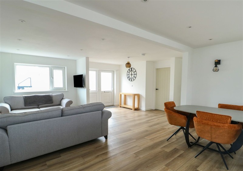 The living area (photo 2) at 6 Gwelfor Estate, Cemaes Bay