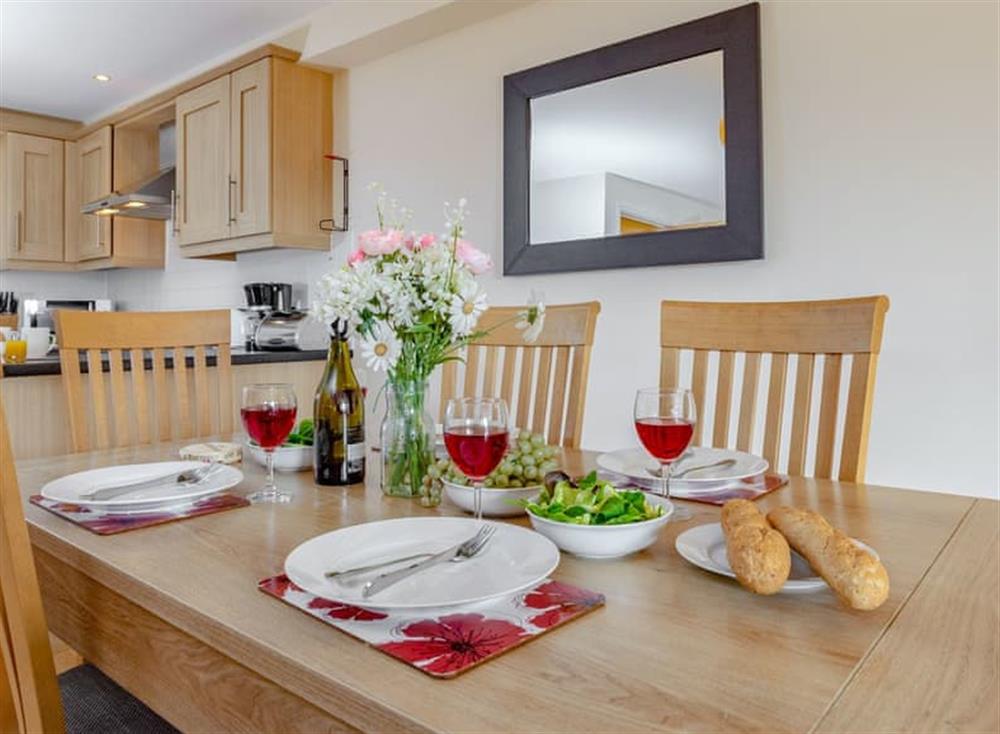 Ideal dining area at 6 Harbour View in Newquay, North Cornwall