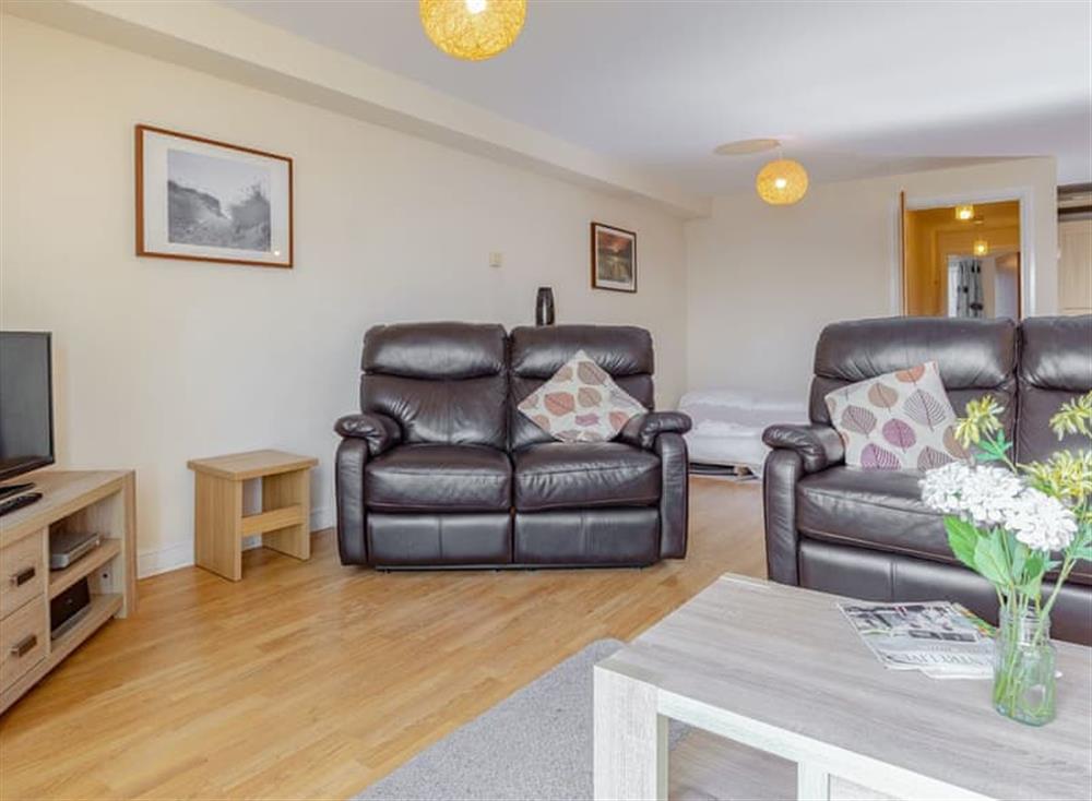 Spacious living area at 6 Harbour View in Newquay, North Cornwall
