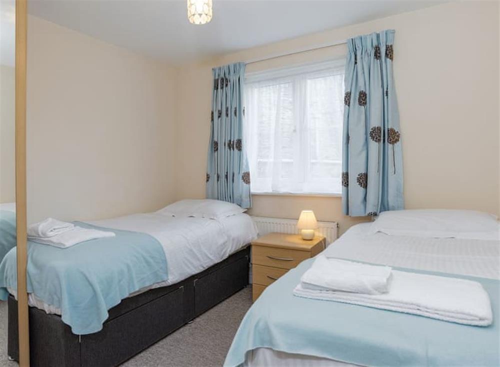 Twin bedroom at 6 Harbour View in Newquay, North Cornwall