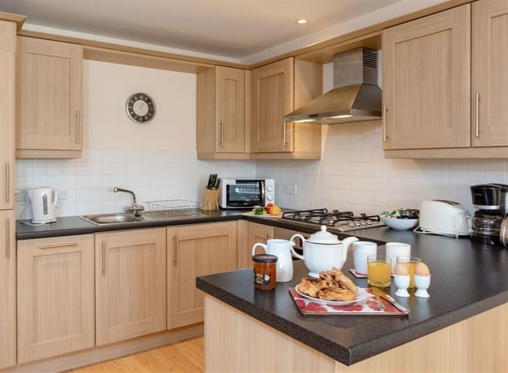 Well equipped kitchen at 6 Harbour View in Newquay, North Cornwall