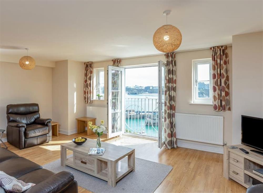 Wonderful open plan living space at 6 Harbour View in Newquay, North Cornwall