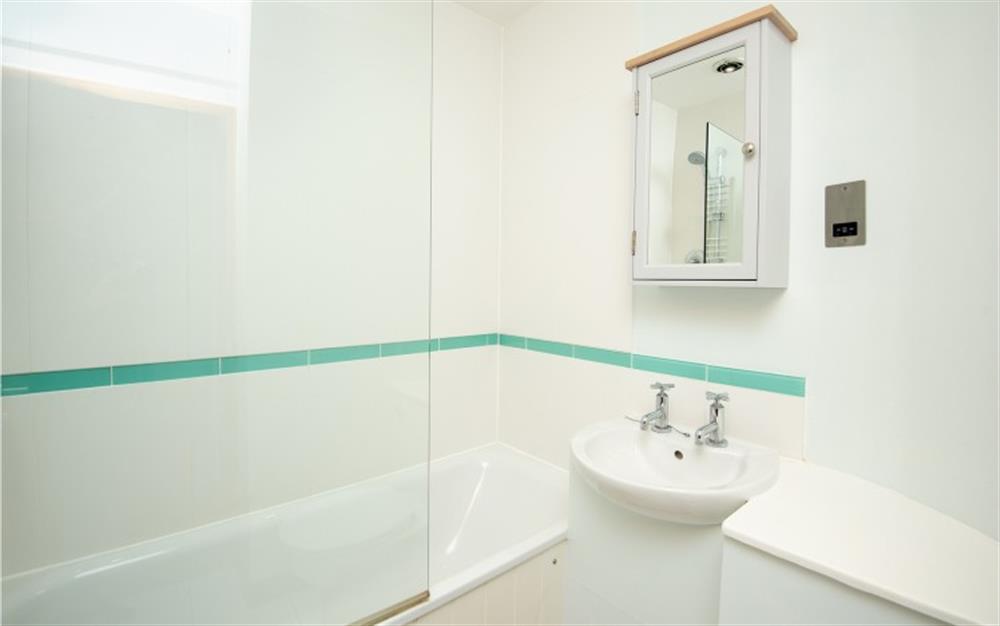 The family bathroom at 6 Harbour Yard in Salcombe