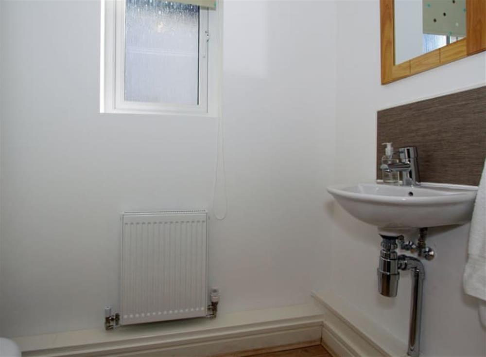 Bathroom (photo 2) at 6 Jubilee Close in North Cornwall, Padstow & Wadebridge