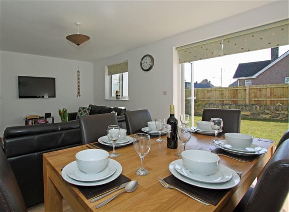 Living room/dining room (photo 4) at 6 Jubilee Close in North Cornwall, Padstow & Wadebridge