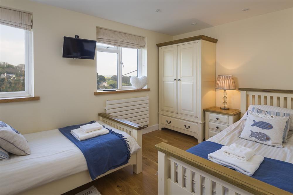 Twin bedroom (on the lower level) at 6 Knowle Court in , Salcombe