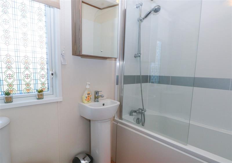 This is the bathroom at 6 Lakeview, Haveringland near Reepham