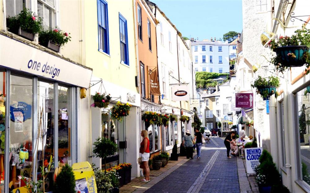 The pretty cobbled streets of Dartmouth!
