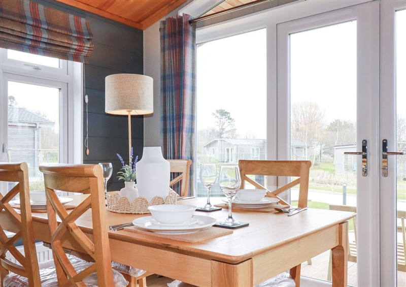 The dining area at 6 Meadow Retreat, Dobwalls