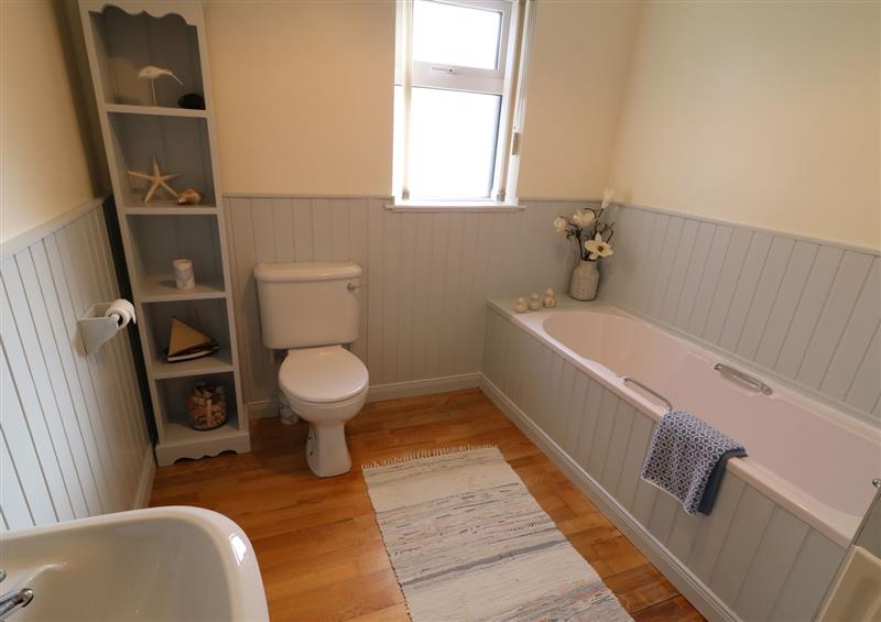 Bathroom at 6 Strandview Cottages, Castlerock