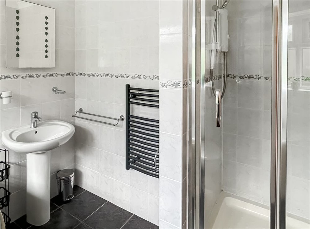 Bathroom (photo 2) at 6 The Cove in Mullion, Cornwall