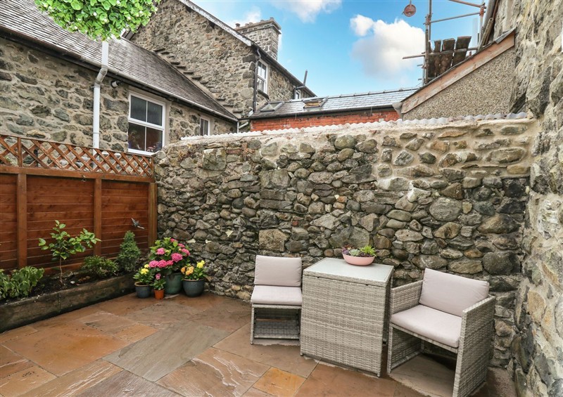 Enjoy the garden at 6 Upperfield Street, Dolgellau