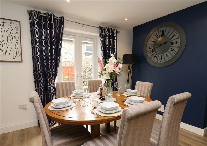 The dining room at 6 Upperfield Street, Dolgellau