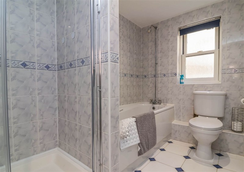The bathroom at 6 Wildersmouth Court Apartments, Ilfracombe