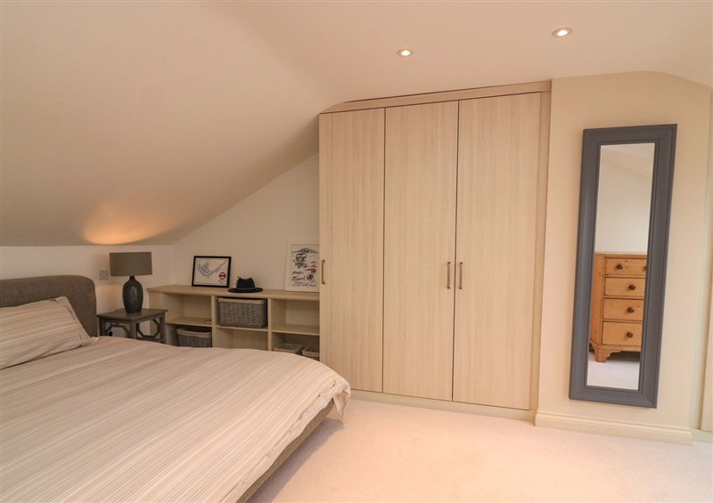 One of the 2 bedrooms at 61B Fore Street, Kingsbridge