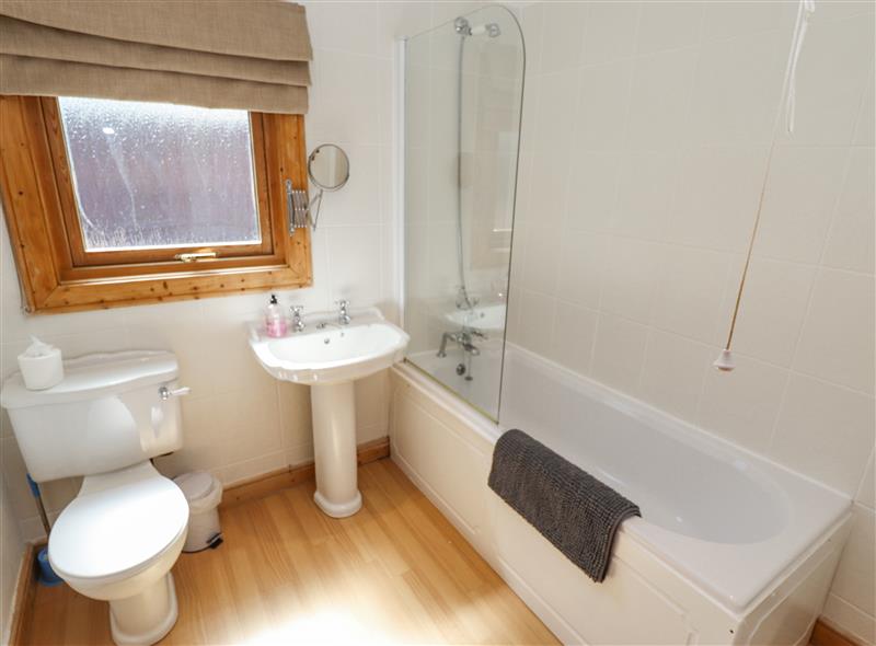 The bathroom (photo 2) at 64 Acorn Lodge Kenwick Park, Louth