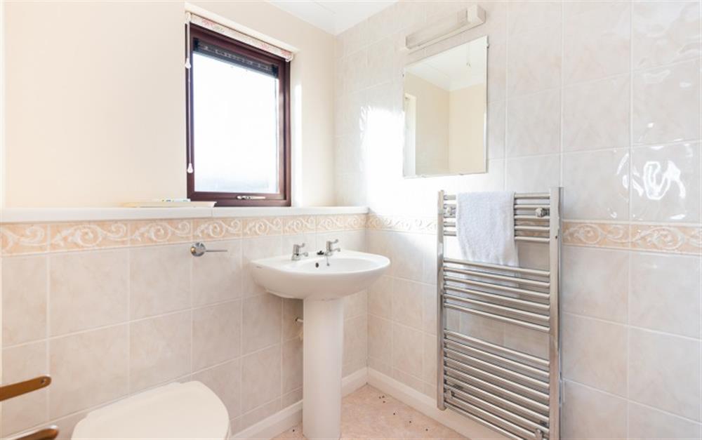 The en-suite to the master bedroom. at 67 Lower Maen Cottage in Maenporth