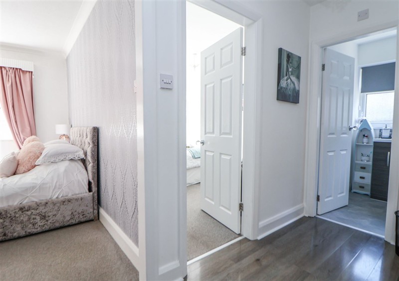 One of the 4 bedrooms (photo 2) at 67 Pendre Avenue, Prestatyn